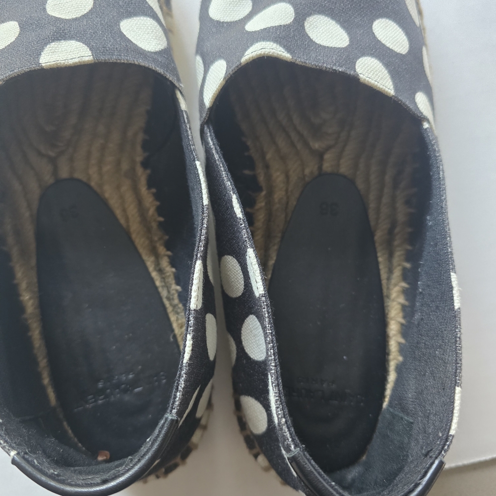Saint Laurent Tan Textured Sole - Picture 4 of 10